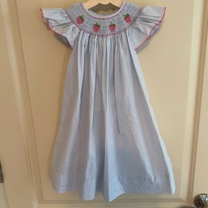 petit bèbé smocked strawberry bishop light blue & white striped dress 3T EUC